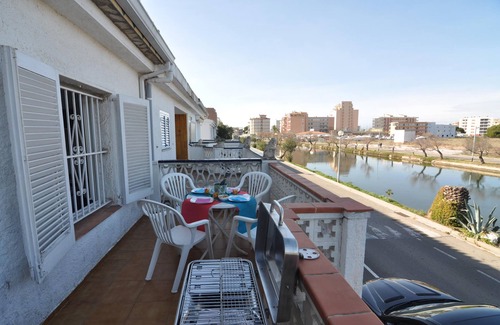 Santa Margarida Apartment | Welcome to our charming apartment for rent in Roses, Costa Brava! Just 500 meters from Santa Margarita beach.