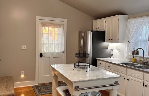 Dexter House | Welcome to our charming 1850's cottage-style home - Frances House