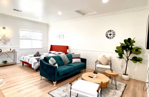 Southwest Anaheim Apartment | Welcome to Our Cozy Masterbedroom near Disneyland