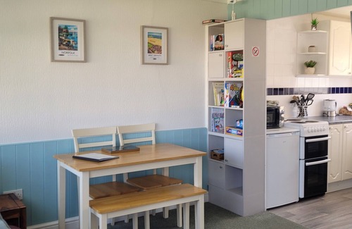 Great Yarmouth Ski Chalet | Welcome to our 2 bed chalet on the beautiful Norfolk sunrise coast.