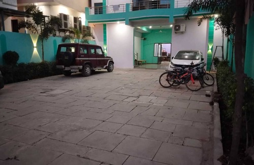 Kakarmatha House | Welcome to our spacious 4 BHK home with a garden, relaxation with frnd & family.