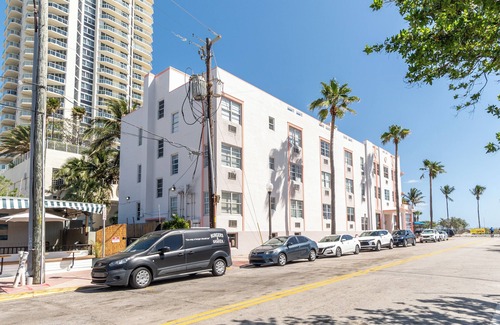 North Beach Apartment | Welcome to Sunrise & Palm Trees!