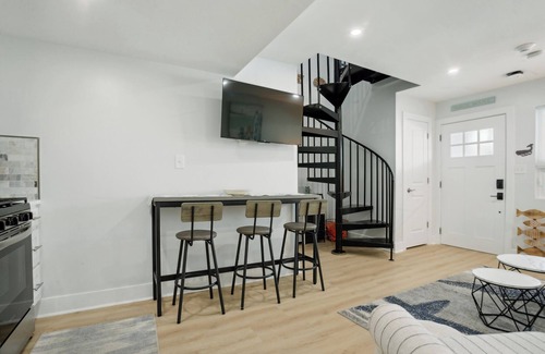 North Wildwood Condo | Welcome to the Seaport Inn Condominiums, 1 Bedroom, 1 Bath, Sleeps 6