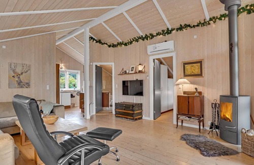 Hoeve Strand House | Welcome to this spacious vacation home!