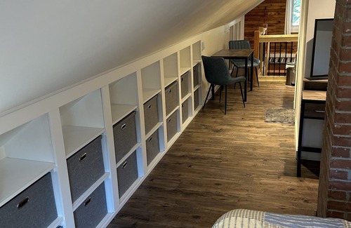 Nelson House | Welcome to Troll Haven! 10 minutes from downtown, cozy space with kitchenette.