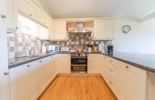Edmonton Apartment | 🌿 Welcome to Tylney Retreat – Your Breathtaking Cornish Hideaway 🌿