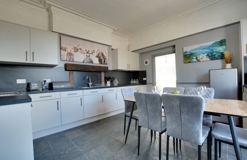 Goole House | Welcome to Winwood House - your home away from home!