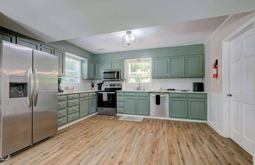 Newnan House | Welcome to your Gorgeous Lake Side oasis in the heart of Newnan, Georgia! This 3-bed, 3-bath (2 pull out sofa beds). The Lake is perched on 11 acres of private and peaceful land, providing the perfect getaway for families or couples.