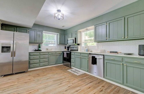 Newnan House | Welcome to your Gorgeous Lake Side oasis in the heart of Newnan, Georgia! This 3-bed, 3-bath (2 pull out sofa beds). The Lake is perched on 11 acres of private and peaceful land, providing the perfect getaway for families or couples.