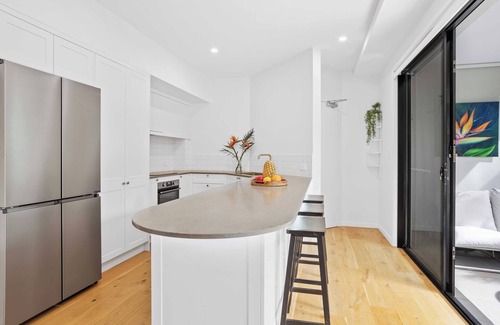 Burleigh Heads Apartment | Welcome to your ideal holiday escape in vibrant Burleigh Heads!