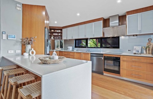 Burleigh Waters Apartment | Welcome to your lakeside oasis in beautiful Burleigh Waters!