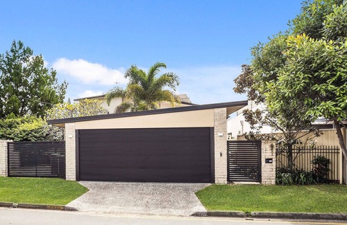 Burleigh Waters Apartment | Welcome to your lakeside oasis in beautiful Burleigh Waters!
