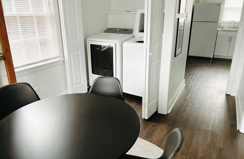 East Memphis House | Welcome to your Memphis retreat steps from the vibrant University of Memphis!