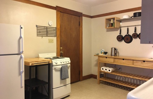 Milwaukee Apartment | Welcoming 2-bedroom apartment in urban Milwaukee