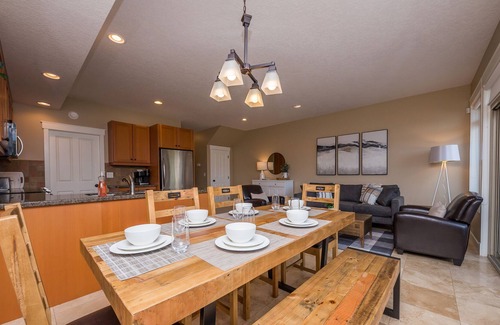Celista Condo | Welcoming family-friendly lake front condo on the beautiful, sunny Shuswap Lake.