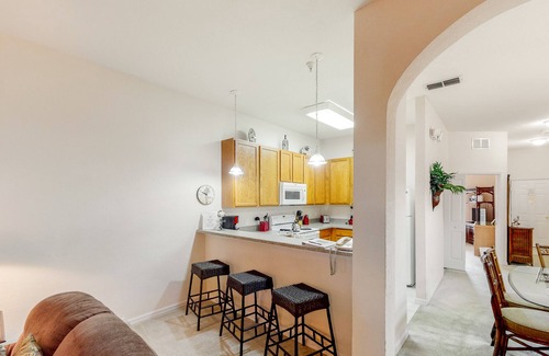 Bahama Bay Condo | Welcoming ground-floor condo with patio, pool, fitness center, sauna, & hot tub