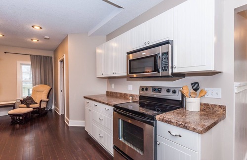 Kutzky Park House | Well-Appointed Home! Walk to St Marys Hospital