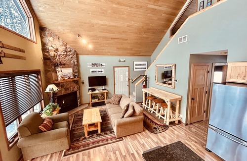 Biwabik Ski Chalet | Well-appointed lakefront villa with gameroom at Giants Ridge