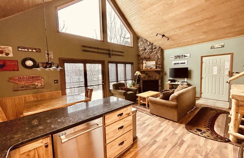 Biwabik Ski Chalet | Well-appointed lakefront villa with gameroom at Giants Ridge