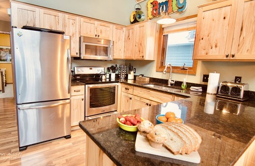 Biwabik Ski Chalet | Well-appointed lakefront villa with gameroom at Giants Ridge