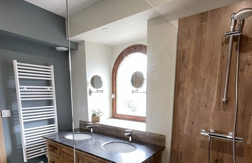 Yffiniac Apartment | Well-being in Brittany, Swimming pool, Sauna. 2 bedrooms private terrace #egl