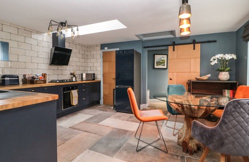 Leven Cottage | WELL COTTAGE, family friendly, with hot tub in Leven Near Beverley