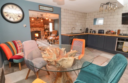 Leven Cottage | WELL COTTAGE, family friendly, with hot tub in Leven Near Beverley