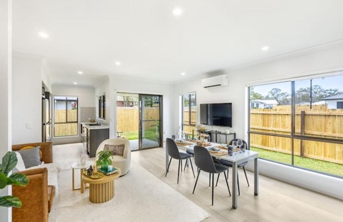 Browns Plains House | Well-decorated 5BR Family home