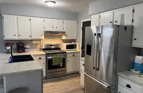 Farmington House | Well-equipped, renovated 3 Bedroom with Game Room