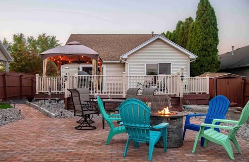 Farmington House | Well-equipped, renovated 3 Bedroom with Game Room
