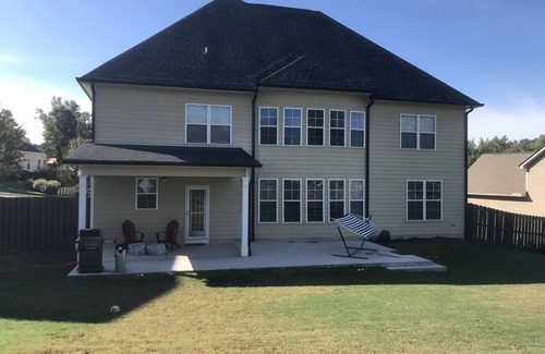 Riverwood Plantation House | Well maintained, comfortable home accessible to masters, near Champions Retreat