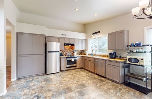 Eugene House | Well-stocked and centrally located home with patio & enclosed yard