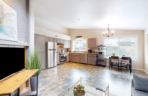 Eugene House | Well-stocked and centrally located home with patio & enclosed yard