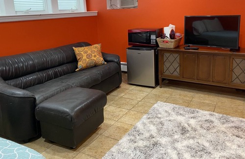 Wellesley House | Wellesley. 1 mi. Babson, Wellesley collge- sep entry, AC, full bath,mwave,fridge