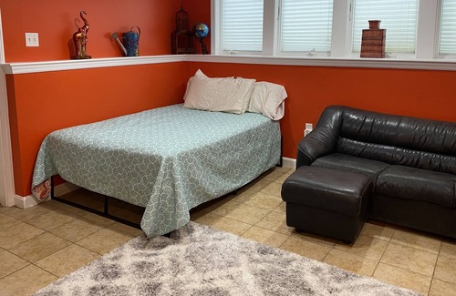 Wellesley House | Wellesley. 1 mi. Babson, Wellesley collge- sep entry, AC, full bath,mwave,fridge