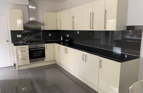 Penylan House | Wellfield Blooms Cardiff Corporate Room