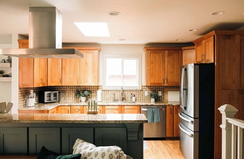 Broomfield House | Wellness Retreat | Sauna, Cold Plunge & Hot Tub
