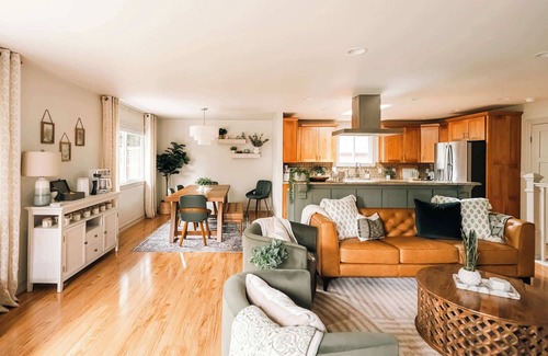 Broomfield House | Wellness Retreat | Sauna, Cold Plunge & Hot Tub
