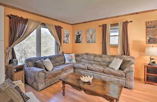 Wellsboro Cabin | Wellsboro Single-Story Cabin w/ Screened Patio!
