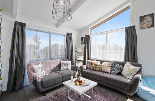 Richmond Heights House | Wendys Bach - Richmond Heights Holiday Home