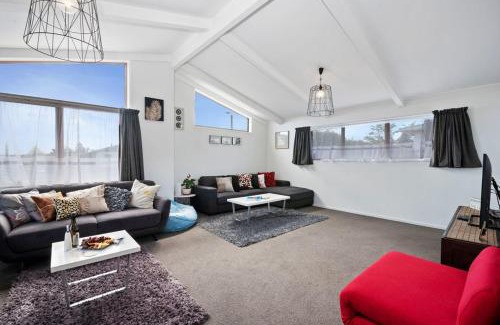 Richmond Heights House | Wendys Bach - Richmond Heights Holiday Home