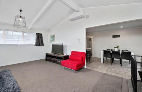 Richmond Heights House | Wendys Bach - Richmond Heights Holiday Home