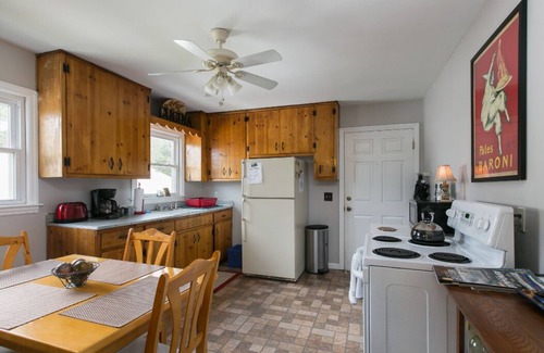 Oakley House | Wentworth Cottage 2 Miles From Biltmore Estate