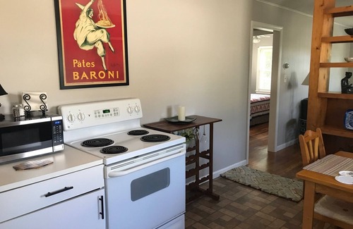 Oakley House | Wentworth Cottage 2 Miles From Biltmore Estate