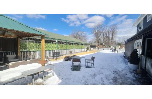 East Stroudsburg Hotel | Werry's Cottages Motel & Pub by OYO East Stroudsburg Poconos