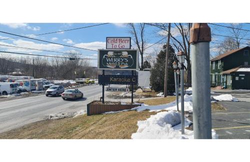 East Stroudsburg Hotel | Werry's Cottages Motel & Pub by OYO East Stroudsburg Poconos