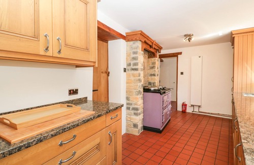 Pilton House | WESLEY HOUSE, pet friendly, with open fire in Pilton