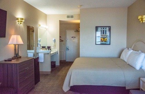 Celina Hotel | West Bank Inn