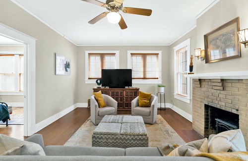 West Campus House | West Campus Duo – 2 Private Homes Close to UT! Pet Friendly, Walk to Dining