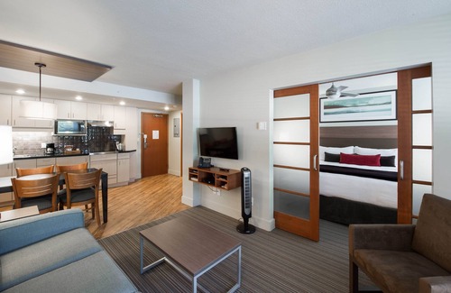 Vancouver Hotel | West Coast Suites at UBC